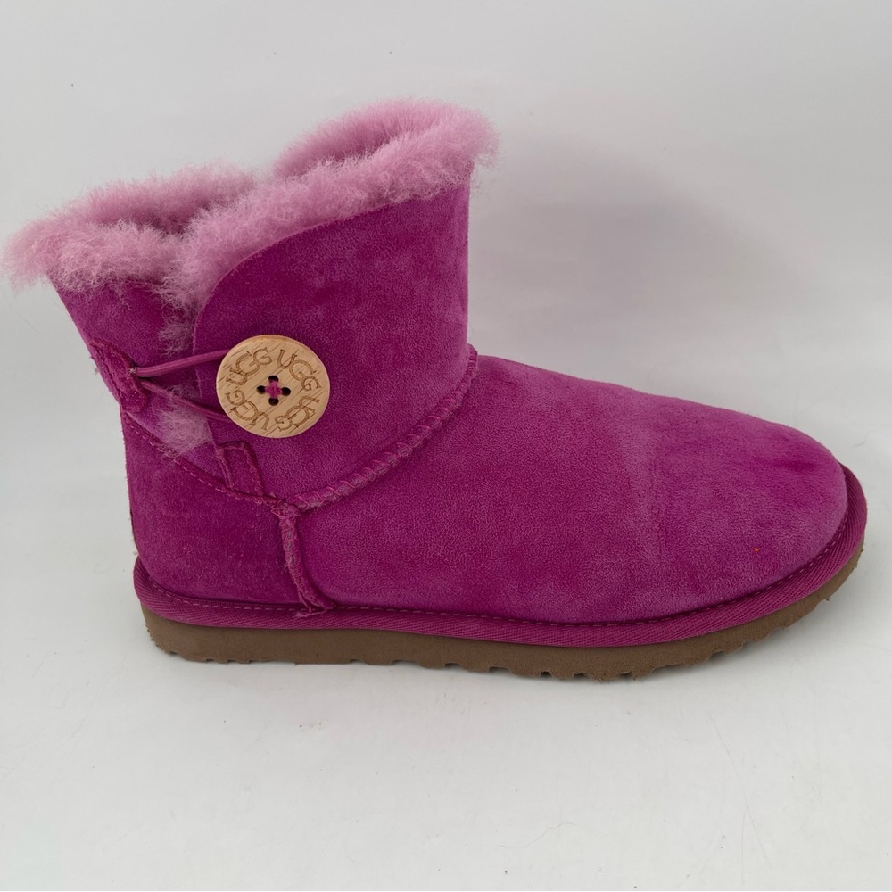Ugg Australia Women’s Mini Bailey Button - SZ 5 - Pink Sheepskin Winter Boots